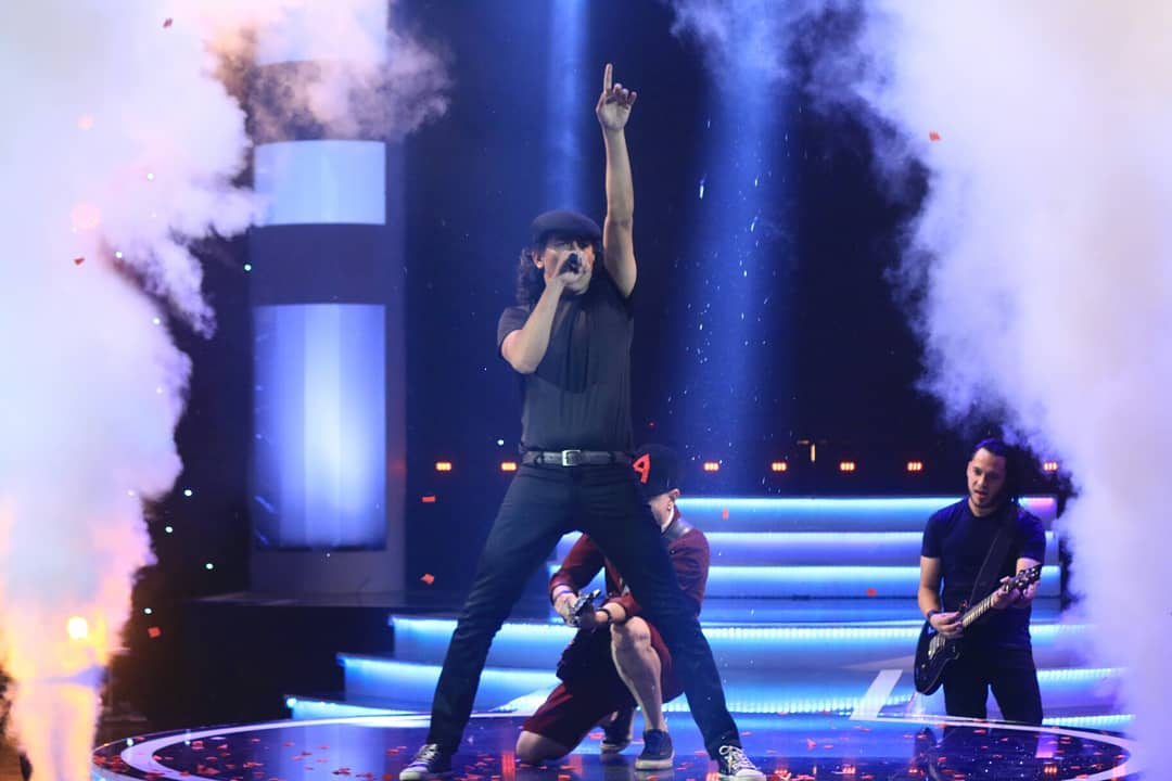 yomellamopy's tweet photo. ¡Una noche candente! 💥 ¡#BrianJohnson reventando el escenario de los sueños buscando su lugar en la final! 👑🎇💥 #Semifinales en #YoMeLlamoVIP 💫✨ https://t.co/jpsiAHqRo9