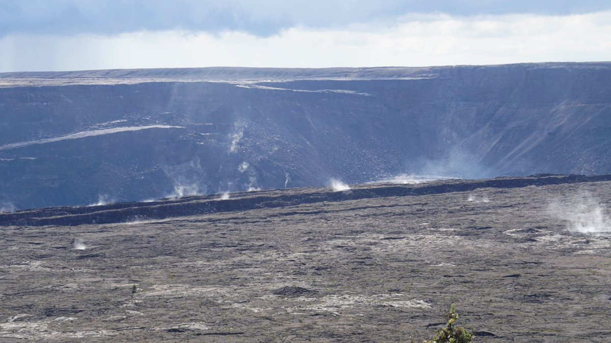 nuclear94's tweet photo. There is still a lot to see at @Volcanoes_NPS #HVNPWelcomeBack https://t.co/P42U6w1MYi