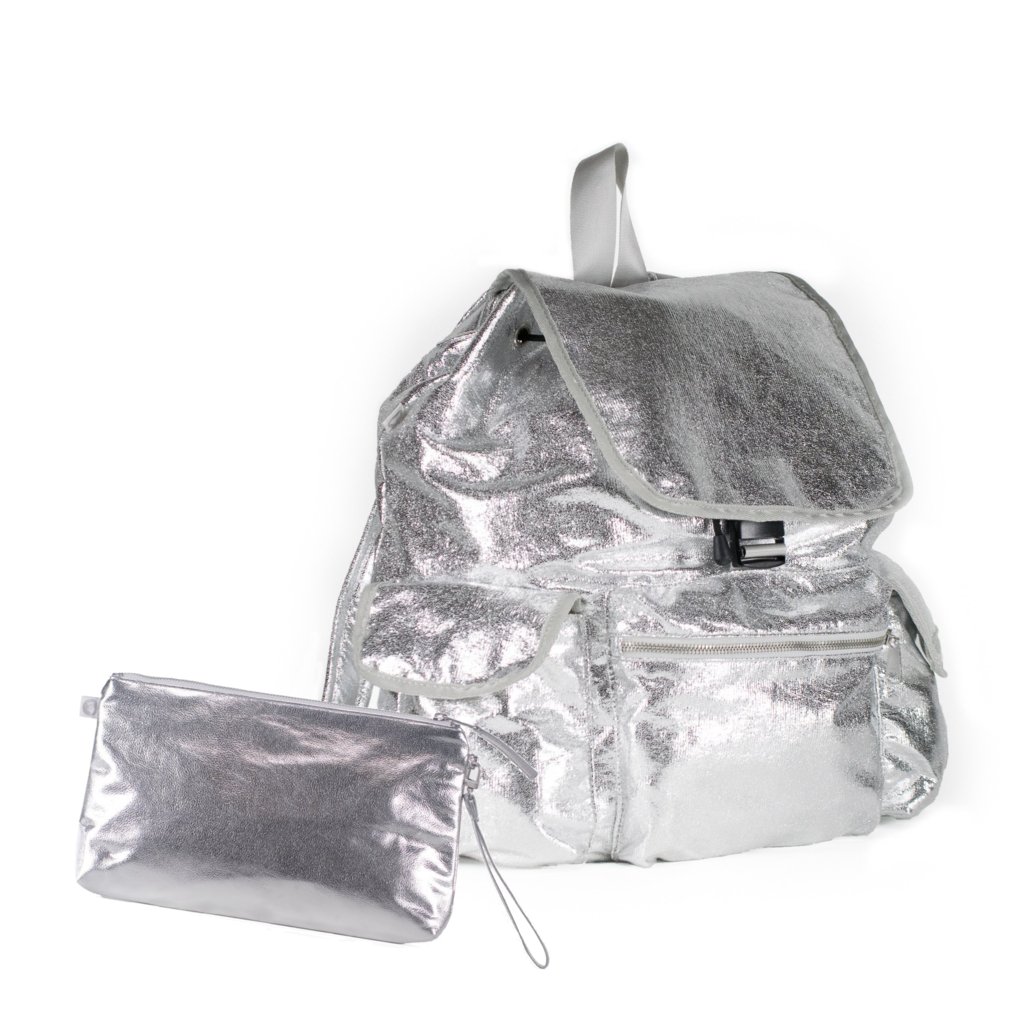 Flash Sale! Metallic Backpacks (with a free makeup bag)! Just $100 + free ship. A $216 value! shop.quiltedkoala.com/collections/sa…