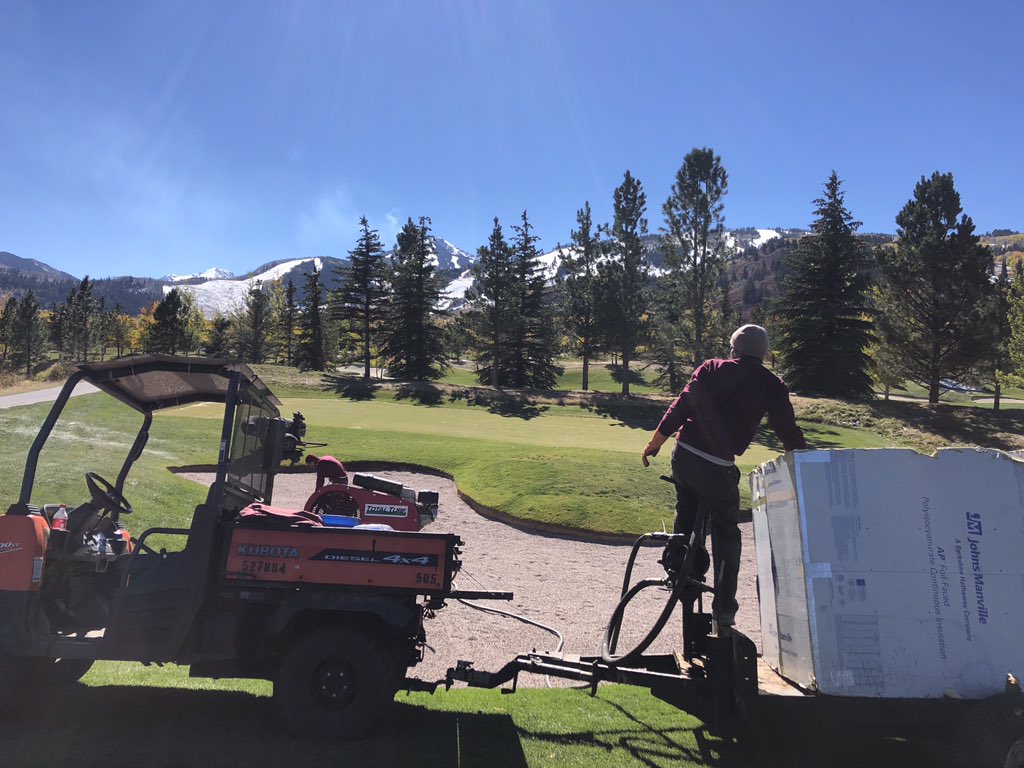TotalTurfGS's tweet photo. Crew is working to wrap things up before the Holidays at Green Valley Ranch Golf Club, CO.....even with the below freezing temps the boys are spraying some BBB #ttgsinthewest https://t.co/PwNKeO6Q2i