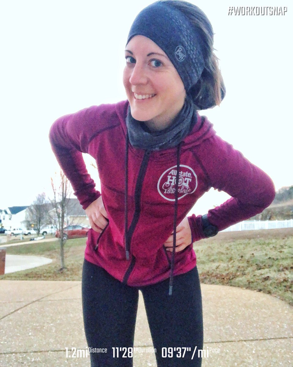 It was cold.I still ran. Feeling great after yesterdays @hotchocolate15k 🙌🏻... I’ve decided I ❤️ that distance& look forward to finding another to do soon! I’m in love with my @buff_usa DryFlx Headband& Neckwarmer
#41daysofawesome #hcstlouisbr #buffbr #bibravepro #hc15k #bibchat