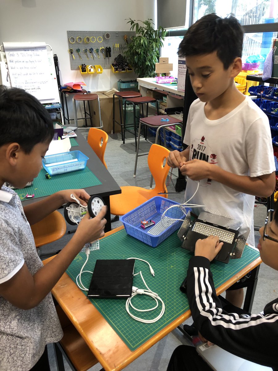 5B_atWork's tweet photo. Favourite time of the day. Maker Space with Ms Michelle. #creativeMinds #MakerSpace #UNIS_hanoi https://t.co/Fvsq3R5jnF