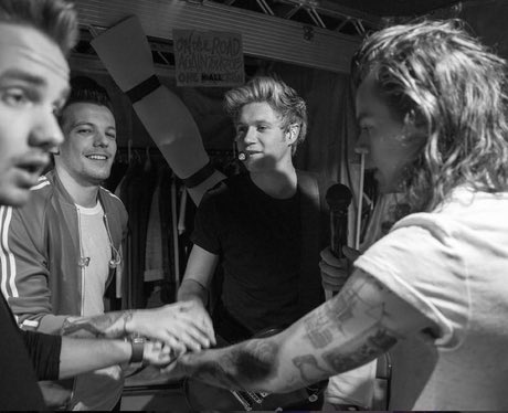 neeksduh's tweet photo. We never left. We’re still here. We have hope.  #COMEBACKONEDIRECTION https://t.co/cEKVI9T0FU
