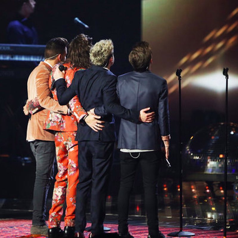 neeksduh's tweet photo. We never left. We’re still here. We have hope.  #COMEBACKONEDIRECTION https://t.co/cEKVI9T0FU