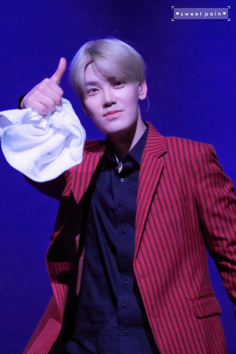 isyyyong's tweet photo. Junhong gradual change during the tour 💙 he is still the baby right? 😭
#AlwaysWithBAP #bap #ZELO #thankyouZelo
Kudos to @sweetpain961015 for all the awesome photos 🧡 https://t.co/qQ1tKafKJX