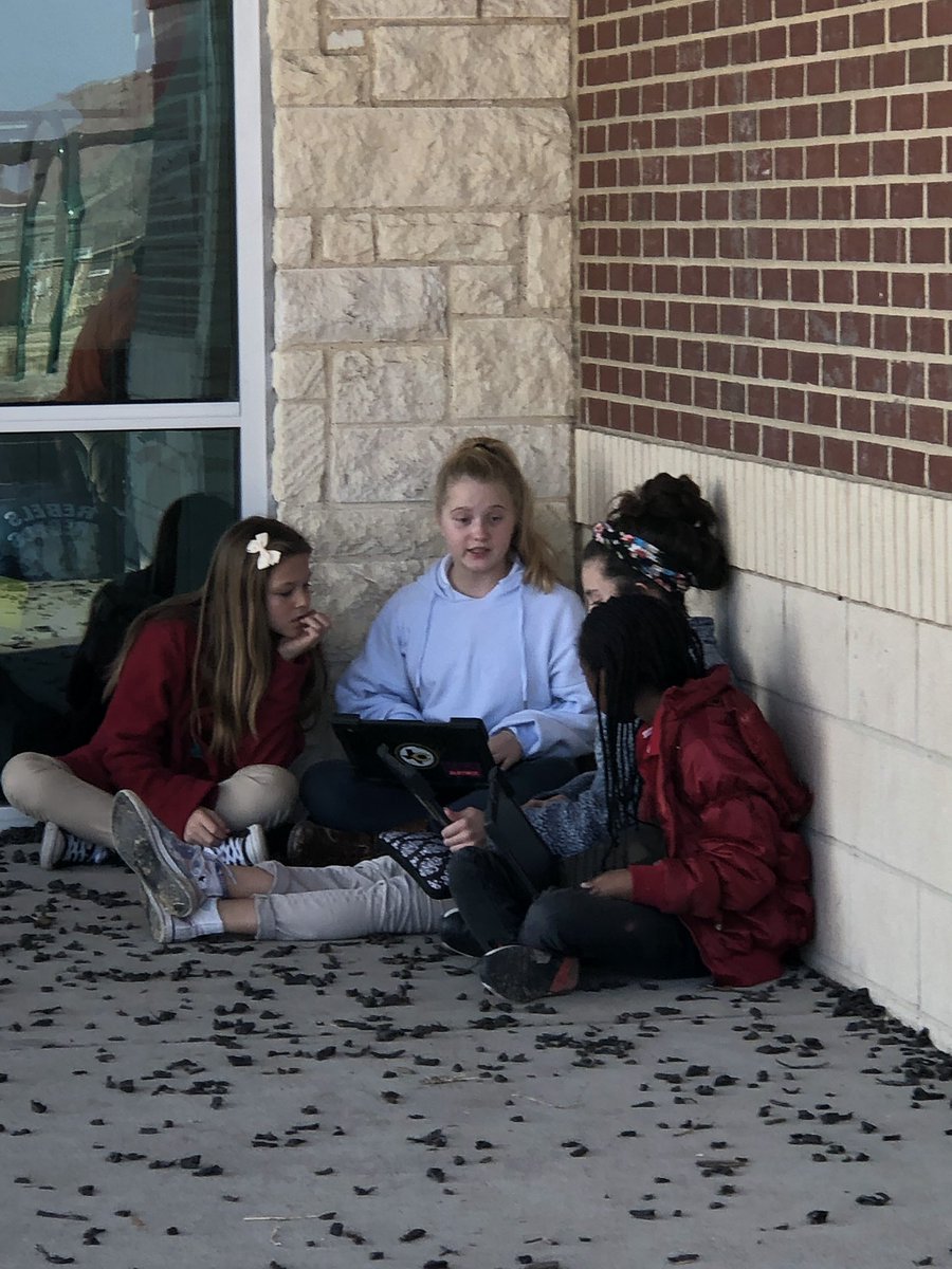 MorganALambert's tweet photo. Enjoying the beautiful weather and learning too!!
#noplacelikewalker #CISDwalker https://t.co/qGsm1qEMK1