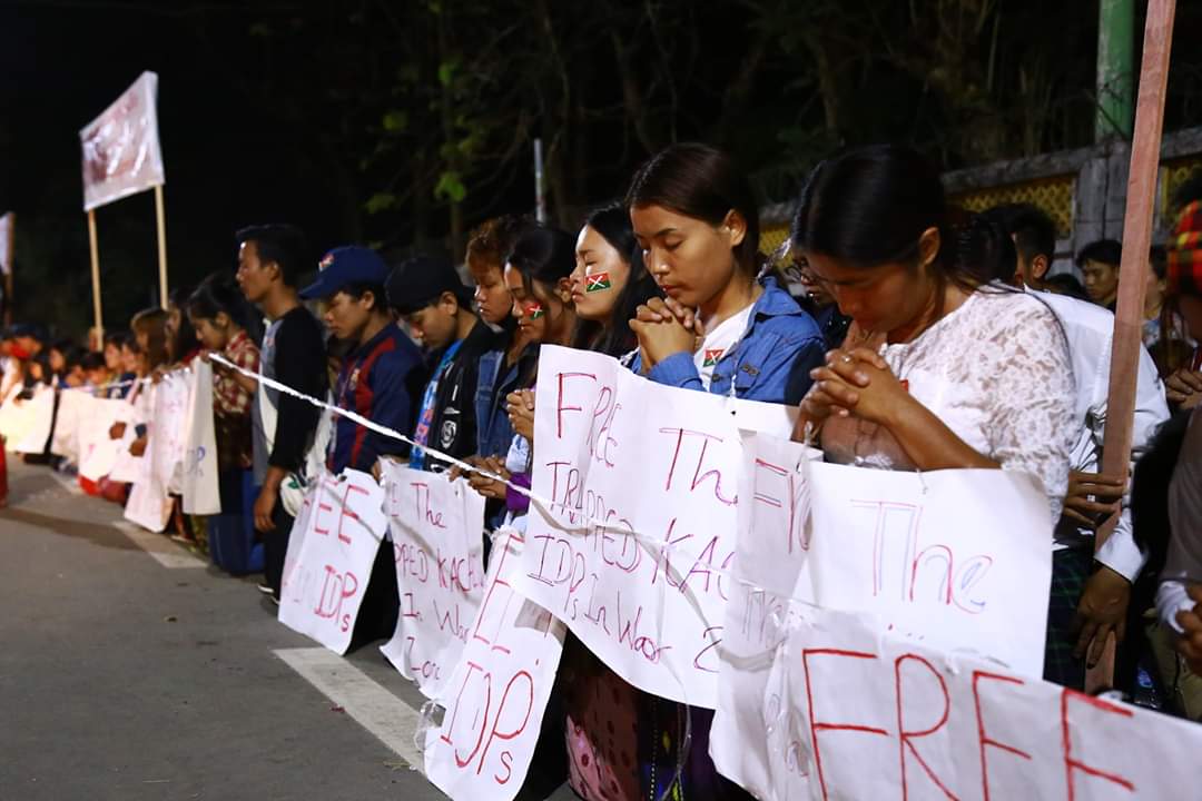 thinzashunleiyi's tweet photo. Kachin protest is happening in Myitkyina &amp; contacts 

Naw Aung 09401538249
Seng Nu Pen 09793663395
Dan Htoi Yar 09423076625
Sum Lut Lu San 09259077022

#Kachin_Youth_Movement https://t.co/aUgaYuANPw