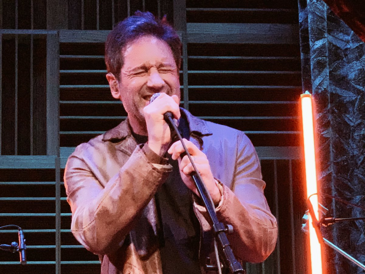 2018/12/09 - One Night with Davd Duchovny in Nashville - Page 5 DuGhExlWkAA05nO