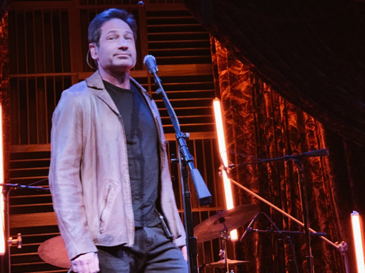 2018/12/09 - One Night with Davd Duchovny in Nashville - Page 4 DuGhPGQX4AAsgrn