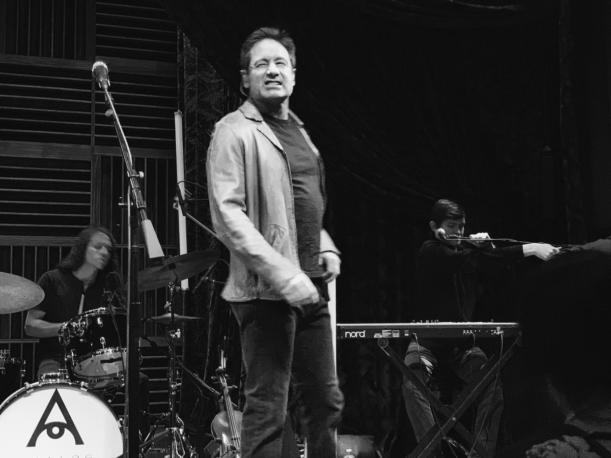 2018/12/09 - One Night with Davd Duchovny in Nashville - Page 4 DuGhPGpWsAA3Jx2