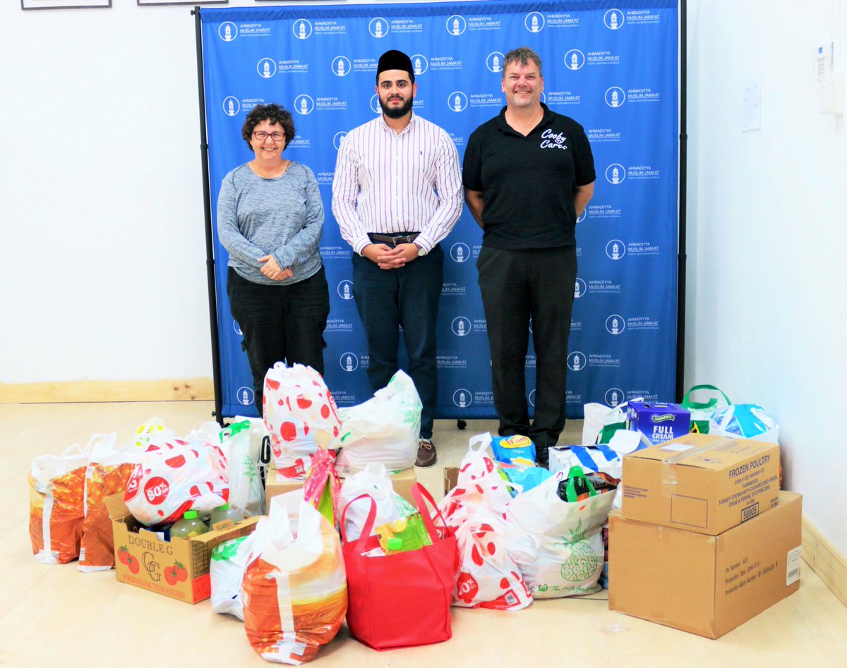 KamranMTahir's tweet photo. I’m extremely happy that the Ahmadiyya Muslim Community In Perth set up a food bank for those in need for the celebration of #Christmas worth nearly a $1000- at the Nasir Mosque @CityOfCockburn for our local charity @coobycares

We hope and pray they have a Merry Christmas https://t.co/mopjiTNJ9T