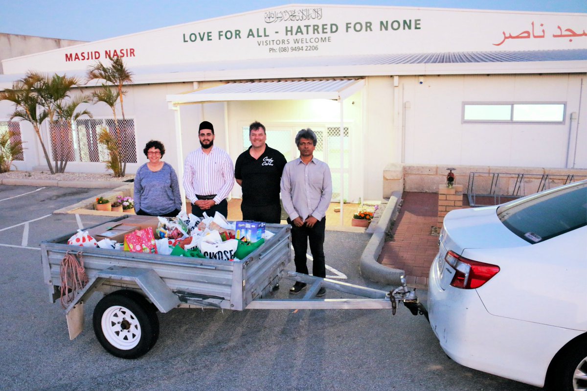 KamranMTahir's tweet photo. I’m extremely happy that the Ahmadiyya Muslim Community In Perth set up a food bank for those in need for the celebration of #Christmas worth nearly a $1000- at the Nasir Mosque @CityOfCockburn for our local charity @coobycares

We hope and pray they have a Merry Christmas https://t.co/mopjiTNJ9T