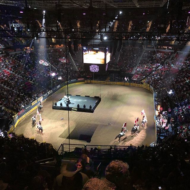LasVegasNFR's tweet photo. Full house for Round 5 of the #WranglerNFR #TETWP #pinknight https://t.co/oEgKZlqfiF https://t.co/4KiRcxlJuP