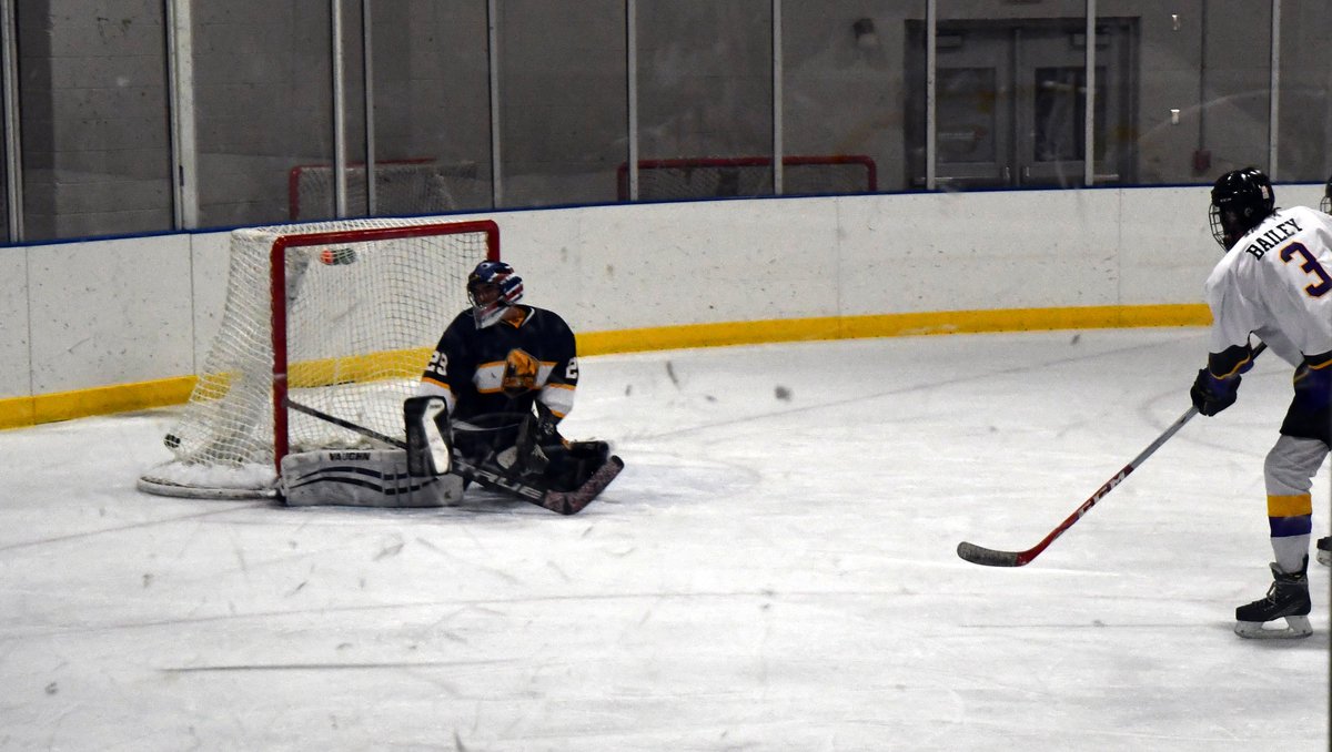 EurekaHS_Hockey's tweet photo. Congrats to Adam Bailey on his second of four goals tonight as the Wildcats beat O'Fallon 13-4!
@EHSActivityDir  @EHS_hub @EHSCatPound https://t.co/1pit3FU2Pf