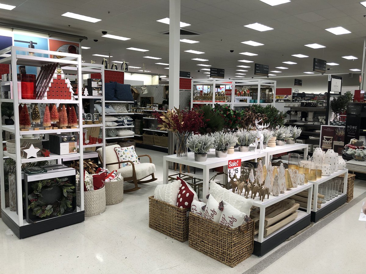 JennaCurley1862's tweet photo. @Priscilla_1862 purged all Christmas  decor out of the back and flexed her heart out 💪🏽 now that’s what I call #HolidayDomination 😍 @drew_arrington @RodneyRam1 @tracyacurry1 @salamlazkani https://t.co/uEATnptAxt