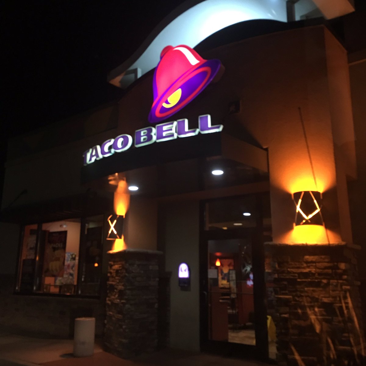 Monday night with bae 😍 <a href="/FeedTheBeat/">Feed The Beat</a> <a href="/tacobell/">Taco Bell</a>