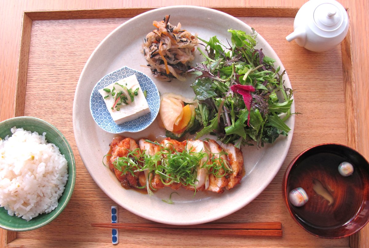 Claska Twitter ನಲ ಲ カフェ キッチン Do Tabelka コレド室町 3 では今週 地鶏の油淋鶏 を含め全5種の主菜をご用意しています しっとりと柔らかな大山地鶏を甘酸っぱいタレに絡めた油淋鶏 ご飯との相性も抜群です ぜひご賞味ください T Co Claska Twitter ನಲ ಲ カフェ キッチン Do Tabelka コレド室町 3 では今週 地鶏の油淋鶏 を含め全5種の主菜をご用意しています しっとりと柔らかな大山地鶏を甘酸っぱいタレに絡めた油淋鶏 ご飯との相性も抜群です ぜひご賞味ください T Co