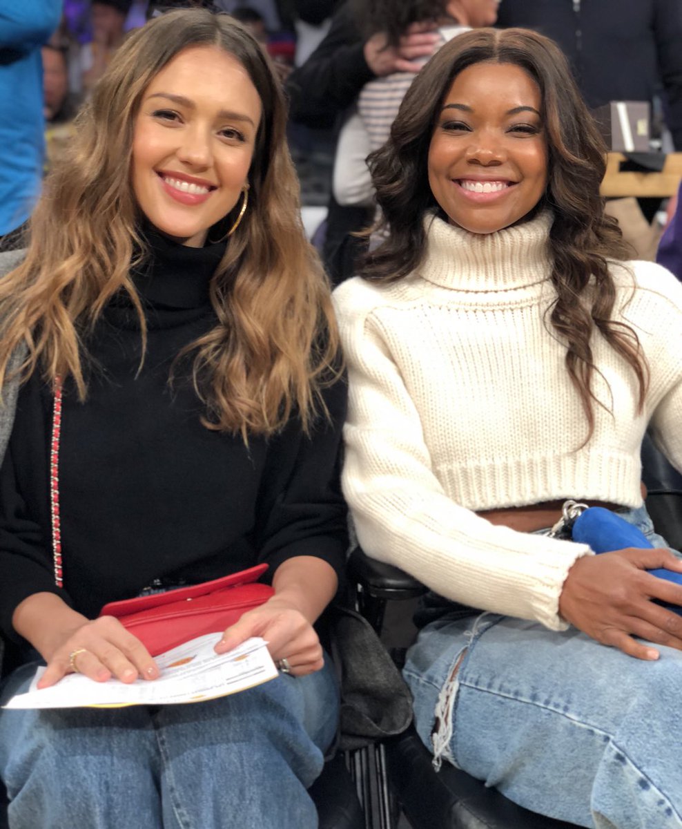 NBA on Twitter: "👋🏼👋🏼 @jessicaalba & @itsgabrielleu courtside ...