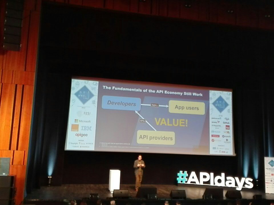devcovato's tweet image. #APIdays #APIdaysParis #TheNewAPIstack Paolo Maliverno #MrAPI @Gartner_inc