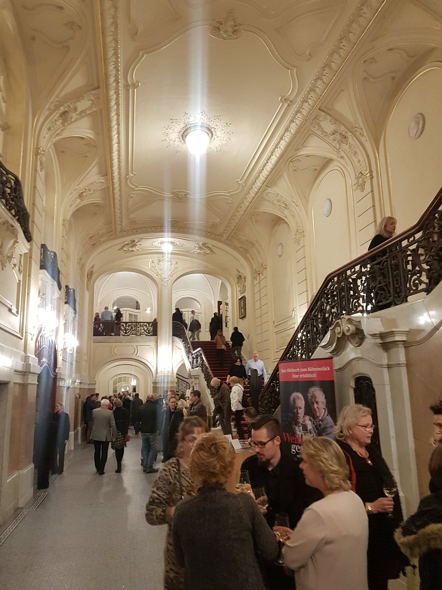ThreeWordsMag's tweet photo. Endlich Weihnachtsstimmung! Danke @funkemedia @Laeiszhalle @Tatort Wunderbare Schauspieler, Musik und Atmosphäre🎄 https://t.co/ne1tbGEuzm