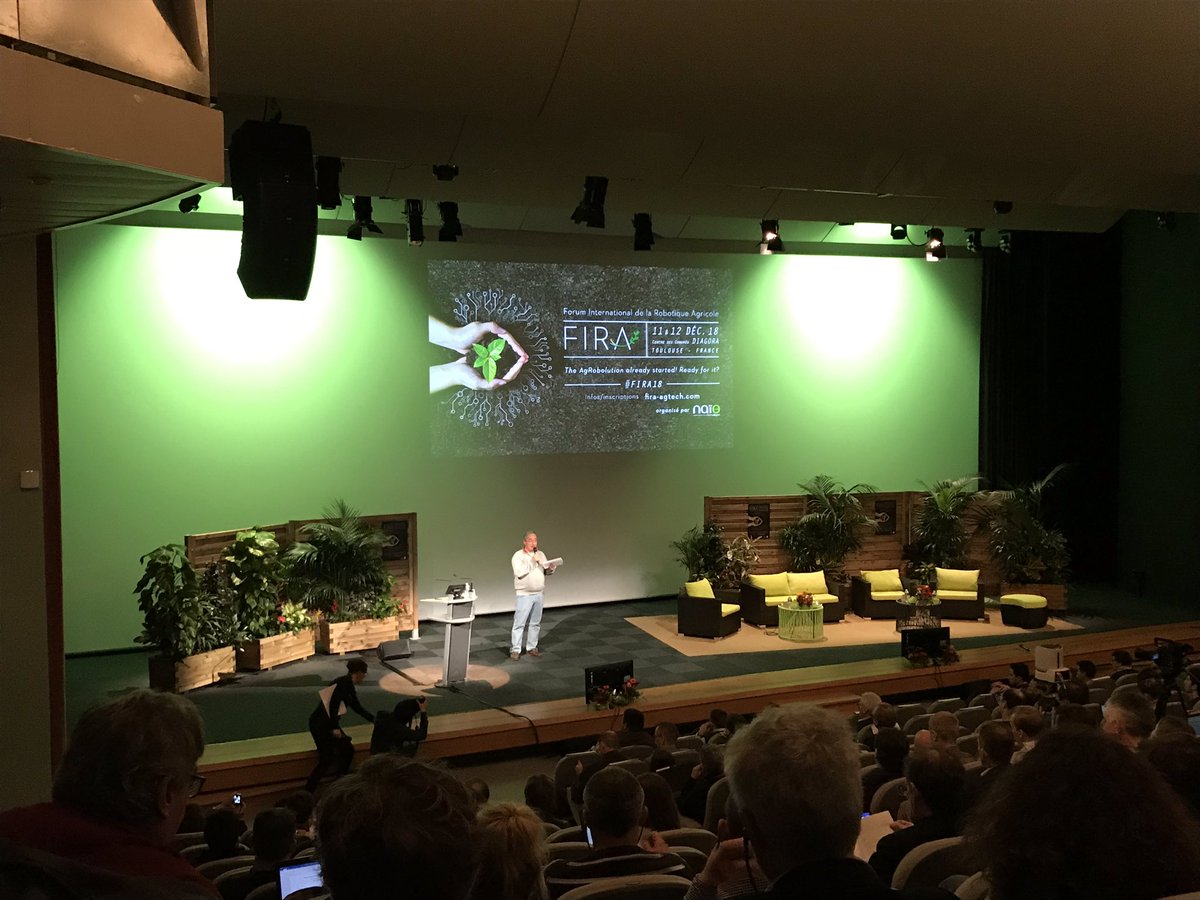 Le #FIRA18 débute sous le brouillard <a href="/DiagoraCongres/">Diagora</a> ☁️ #robotics #agtech #robotiqueagricole