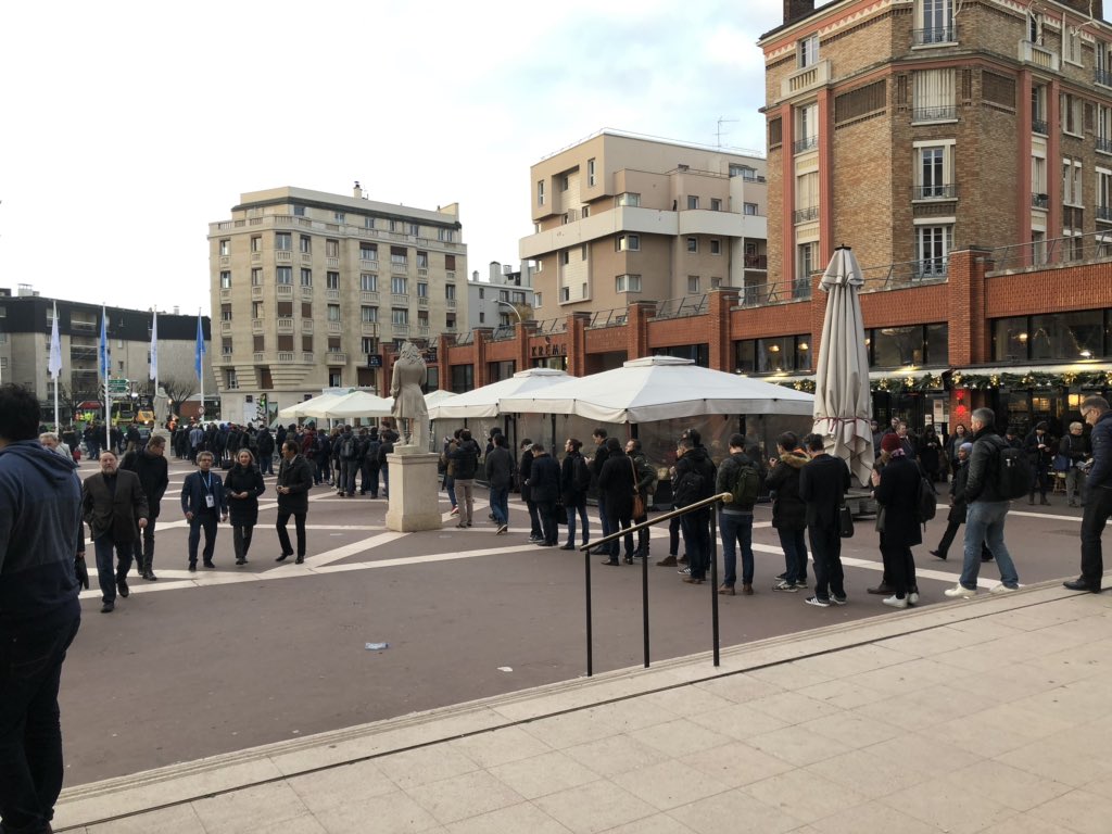 gssor's tweet image. .@APIdaysGlobal Paris is sold out! And there’s a huge line out the door! #APIDays #TheNewAPIStack