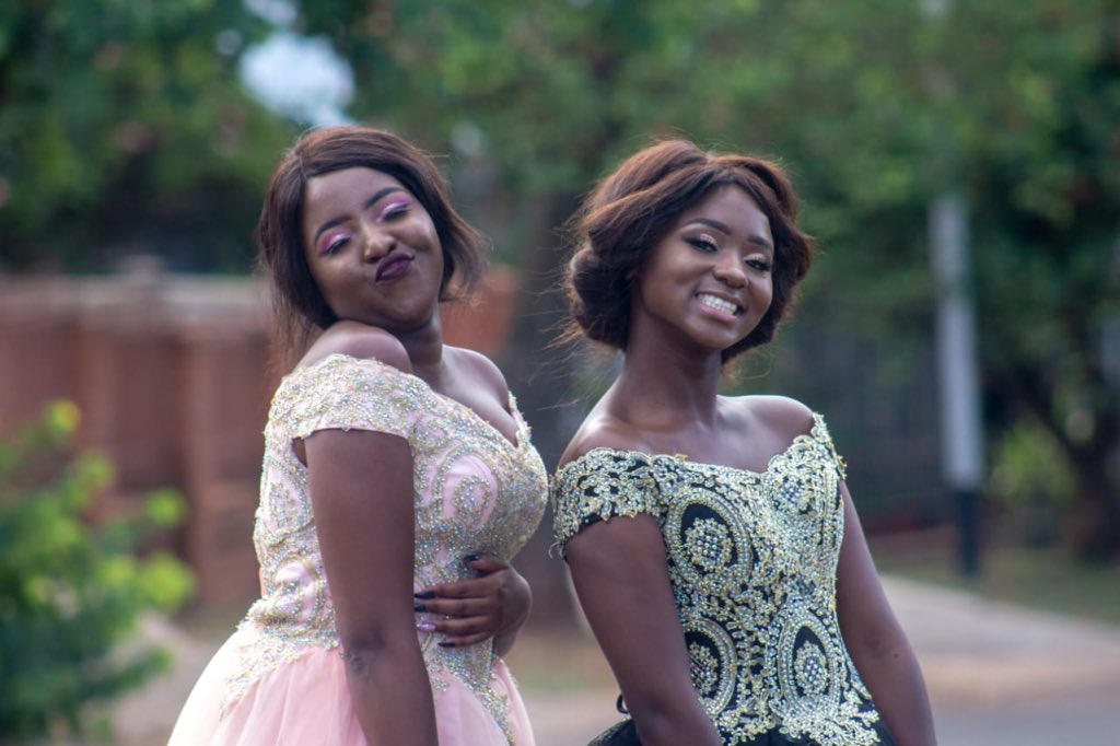 tshepi_notes's tweet image. So my mom threw my best friend and I a graduation party😭
My heart guys