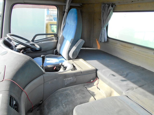 株式会社キントラ 旧 近畿トラック販売 人気のカヤバ製 コンクリートミキサー車 東海展示場に入ってきてます 容量8 9立米 電動ホッパーカバー付 車検も来年3月までで即戦力な一台 お問合せはお早めに H18 Ud クオン Adg Cw2xl ミキサー