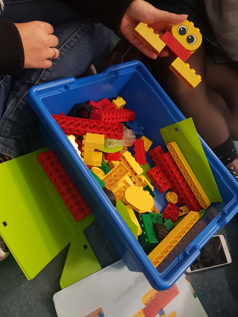 A construiiiiiir🤖🤖👏
<a href="/RobotixCS/">Robotix Castellón</a> 
#MI1013A