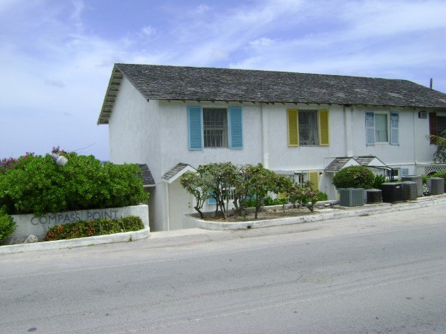 Addiction_ers's tweet image. Living in the condo accross the road, #RobertPalmer could tinker on his equipment when the family was in bed upstairs, knowing that the #compasspoint studio was just a short walk away.