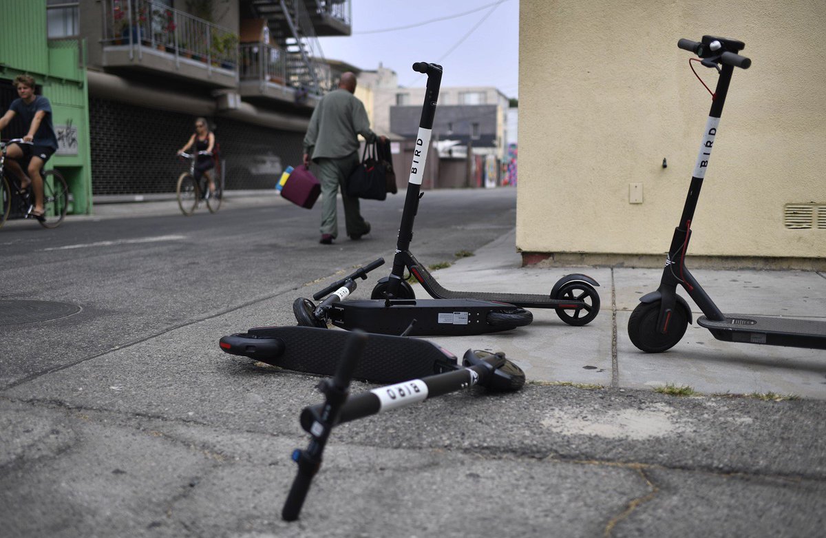 La guerre des trotinettes électriques sera un bain de sang (et à la fin, c'est Uber qui gagne).
"Malgré tout l'argent et l'attention que Bird et Lime ont reçu, ils ne gagneront pas la guerre des trotinettes. Le Uber des trotinettes, ce sera Uber !" recode.net/2018/7/12/1754…