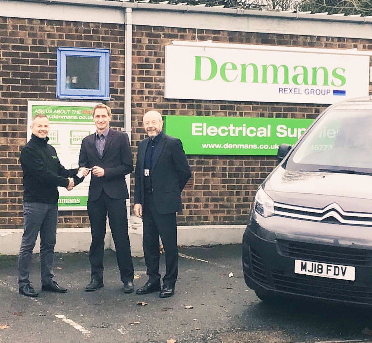 Absolutely delighted to take delivery of our prize from <a href="/DenmansElectric/">Denmans Electrical</a> &amp; <a href="/eternalights/">Eternalights</a> - this brand new <a href="/CitroenUK/">Citroën UK</a> Dispatch van!

#Thankyou #Winners #Cantbelieveit