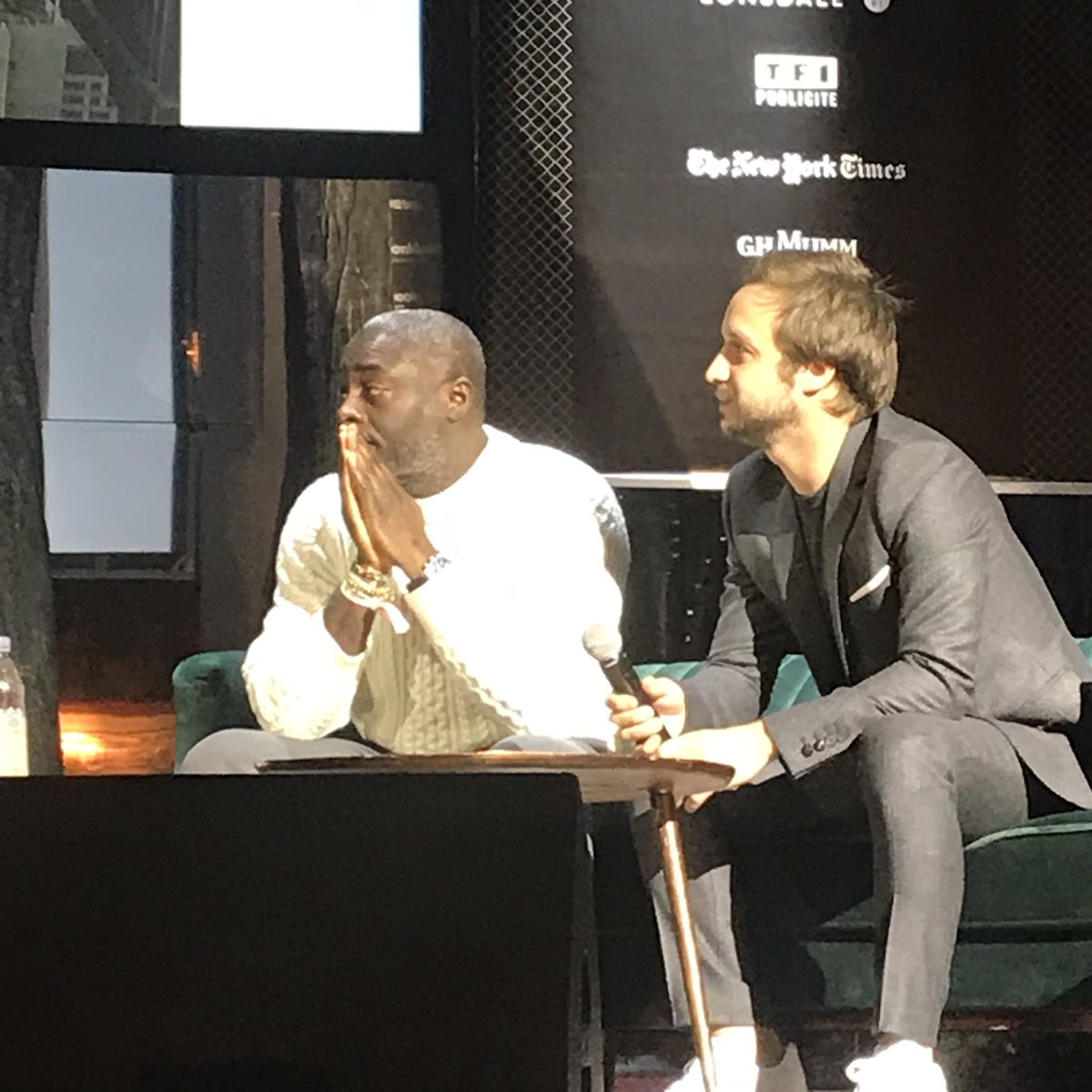 CB_News's tweet photo. Concernant les canaux de distribution, « tout se passe en ligne chez 404 Place Vendôme. Comment faire pour communiquer avec sens ? Nous avons réalisé sur une vraie action de guérilla, et hacké la place ! » @tomdarkplanneur #PLS18 https://t.co/ryX2WI6ZUq