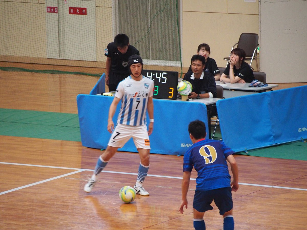 C_A_Fukuocana's tweet photo. 名前/安部 剛史(あべ つよし)
背番号/7
ポジション/アラ
前所属/筑陽学園

誰もが認めるスーパーエース。
ドリブルは勿論、フットサルIQ、パスセンス、オフェンスに必要な要素を全て兼ね備なえている。
まるでメッシのような様から付いた通り名は"アベッシ"。

応援よろしくお願いします！！ https://t.co/Vtzlo1xzGx