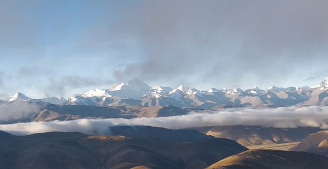 ROM_Resources's tweet image. ROM Resources trainee geologist Shane Pais recently travelled to Tibet for a Himalayan geology field trip to get a better understanding of the geological processes that take place at continental convergent margins. Read more about the trip on our blog: romresources.com.au/blog/tibet-fie…