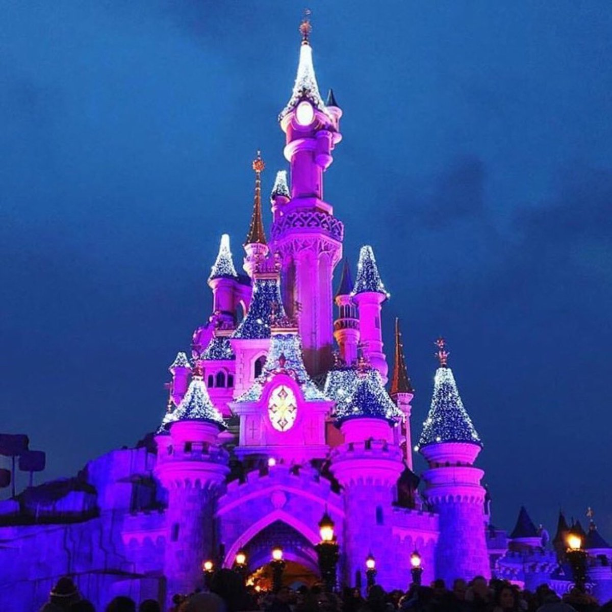 backpackergalxy's tweet photo. Searching for a fairytale happy ending? ❤️ https://t.co/L8Enh8rN4M