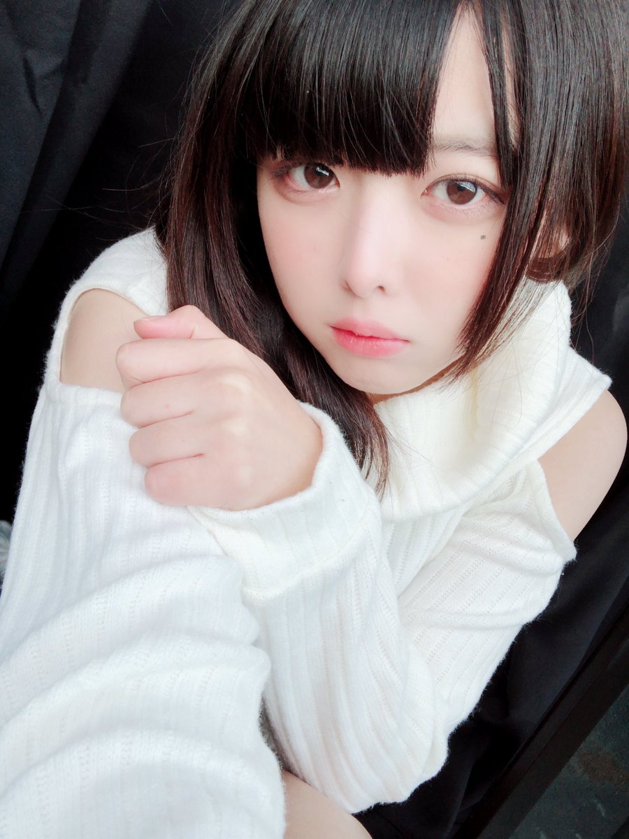 watak37's tweet photo. 今日は㍉ちゃんが手作り餃子を振る舞ってくれるというのにね……
天気よくなくてヒマだけど1人だから仕事離れられないか仕方ないけどね🤣なんだかんだで美味しくつくっちゃうんだよなぁ……
あ、約束してたマニキュア塗った画像くっ付けとこw
#8ミリ #鶯谷わんこ学園 #UguisuRecords #moefarre https://t.co/O00ftM2Ndu