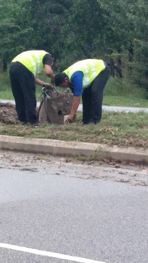 Lampu Jalan Yang Rosak - LAMPUKITA