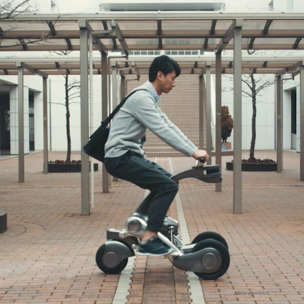 JapanGov's tweet photo. Meet with CanguRo, a rideable robot, being developed by Japanese researchers, which will redefine the future of mobility: https://t.co/atDIT3C8Vs #Society5_0 #AI #Robotics https://t.co/kTBs9OJ6KL