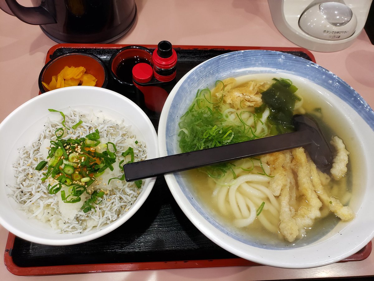 gangsong_vape's tweet image. 仕事で大分市内に行ったので、アポまでの待ち時間にハードオフで、昨日届いた #Pico25 で #ハンチェ ギター欲しくなりますね(笑)

お昼は鳴門うどんのランチ、499円でお腹一杯です。

そして、地元に戻る際に嫁に言われ、直売所で野菜を購入、安いっす‼️