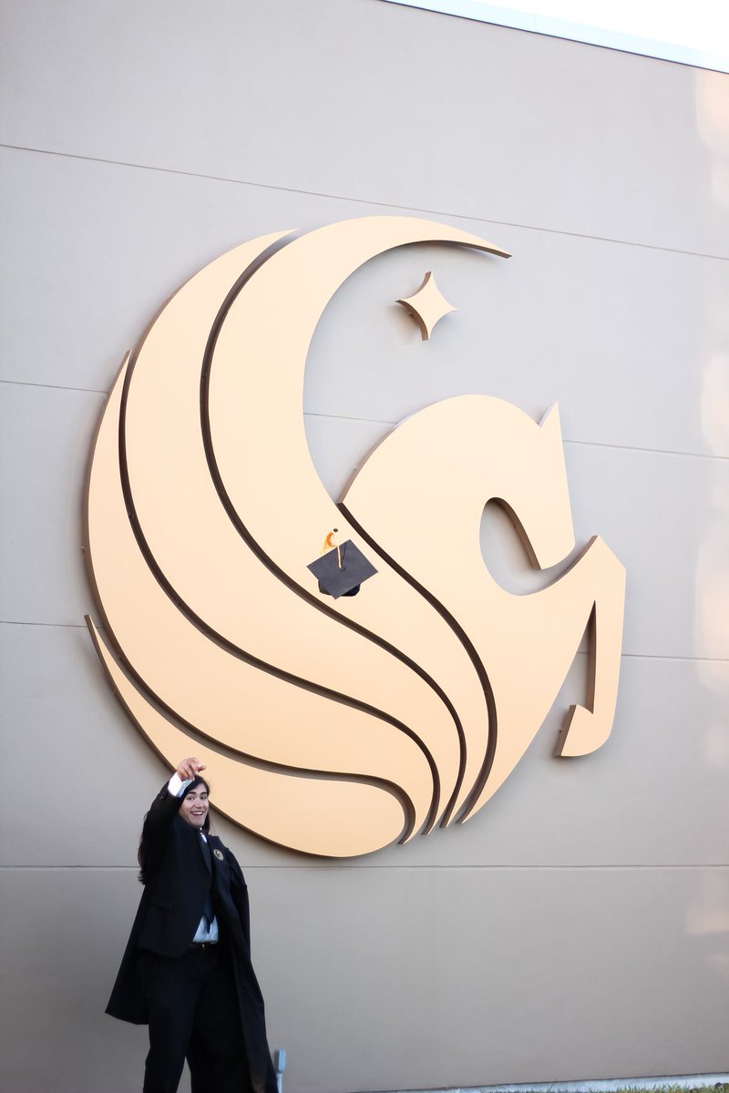 tariqsokkarie's tweet photo. Hey! I'm an Orlando photographer that offers graduation shoots at any local location. If you or anyone you know is interested, I have a very flexible schedule and different pricing options! Let's get to know each other and take some memorable shots π
#UCF #ucfgrad #gradshoots https://t.co/2lkzzCmvvE