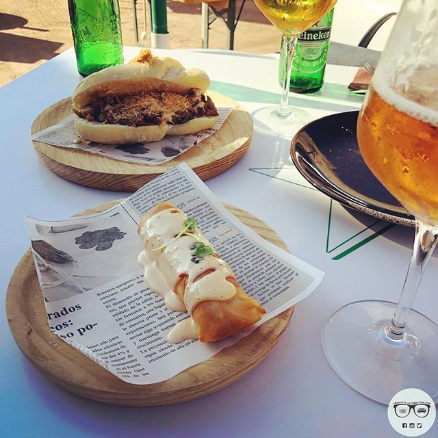 alacarretera's tweet photo. 📌#laazohia #buenosdias ☀️ disfrutando de él #puente nos paramos en el restaurante @restaurantedeskaro para picotear un poquito y menudo acierto !! Bueno bonito y barato os recomendamos el rollito de gulas y la tapa “guiris al sol “ jeje!! 💪🏼📸by @lanzatealacarretera #lanzatea… https://t.co/XFl5ozY64P
