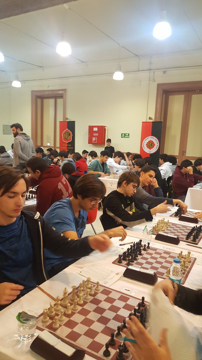 ediz1776's tweet photo. 8-9 Aralik 2018 tarihlerinde  Kabataş Erkek Lisesinde dúzenlenen satranc turnuvasında lise satranç takımımız okulumuzu başarıyla temsil etmiştir. Öğrencilerimizi tebrik ederiz. #EgitimEyuboglu https://t.co/nYdSjtjFOW