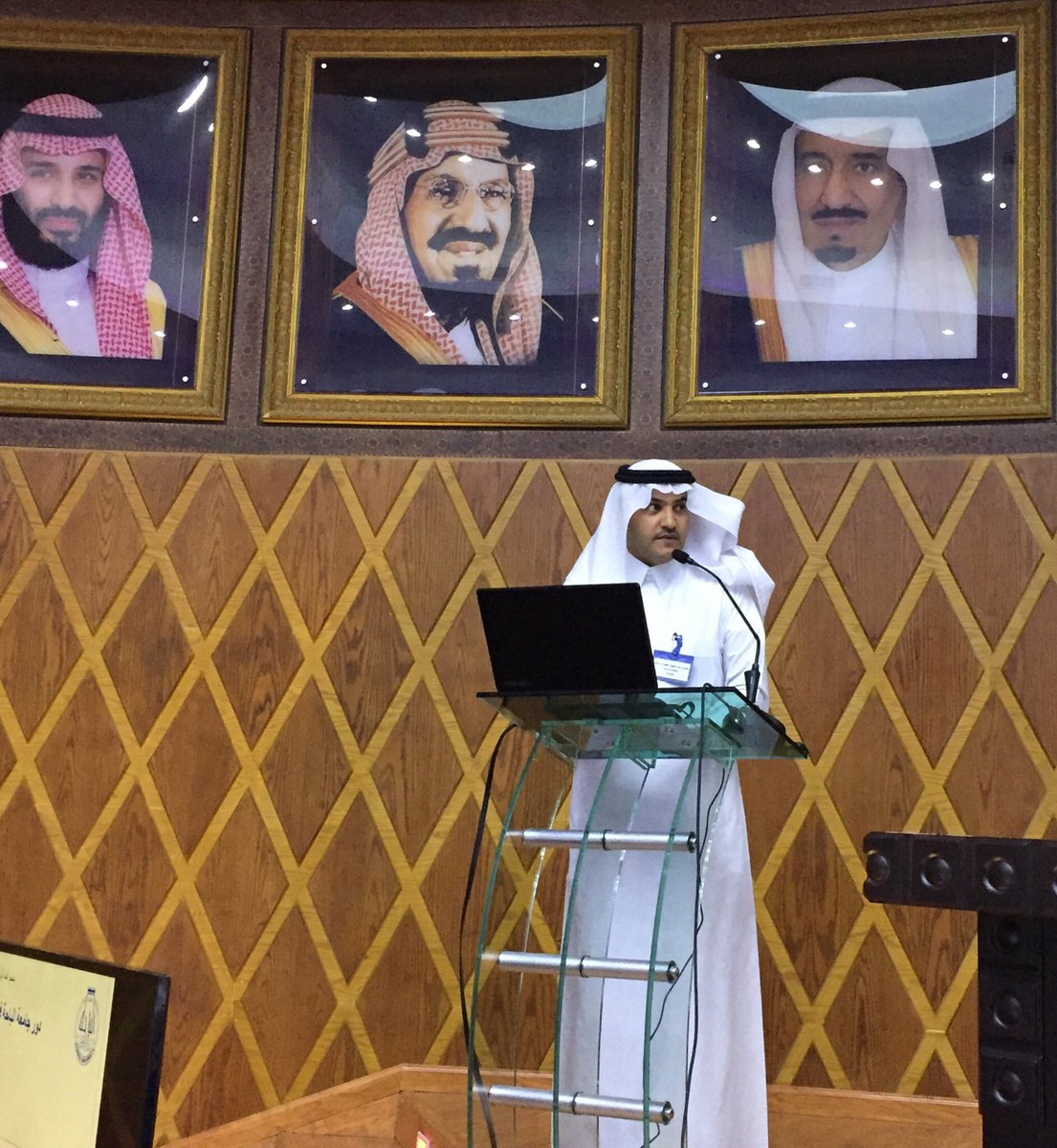 engineering_bu's tweet photo. الدكتور عبدالمجيد الشهري 
يقدم شكره لمديرية الدفاع المدني على اتاحة الفرصة لمشاركة جامعة الباحة ممثلة في كلية الهندسة في ورشة عمل تنظيم ممارسة الانشطة الهندسية والفنية والمقاولات المتعلقة بالوقاية والحماية من الحريق https://t.co/5oodcdh9pA