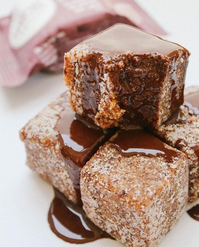 GoodnessMeBox's tweet image. How cute are these @_mmmore_rawtreats_  Raspberry Power Cubes?! It’s handmade with love and a short and sweet wholefood ingredient list: just almonds, coconut, dates, macadamias, raspberries and organic maple syrup...that's it! 
Some tips on reading an I… ift.tt/2A2d0yb