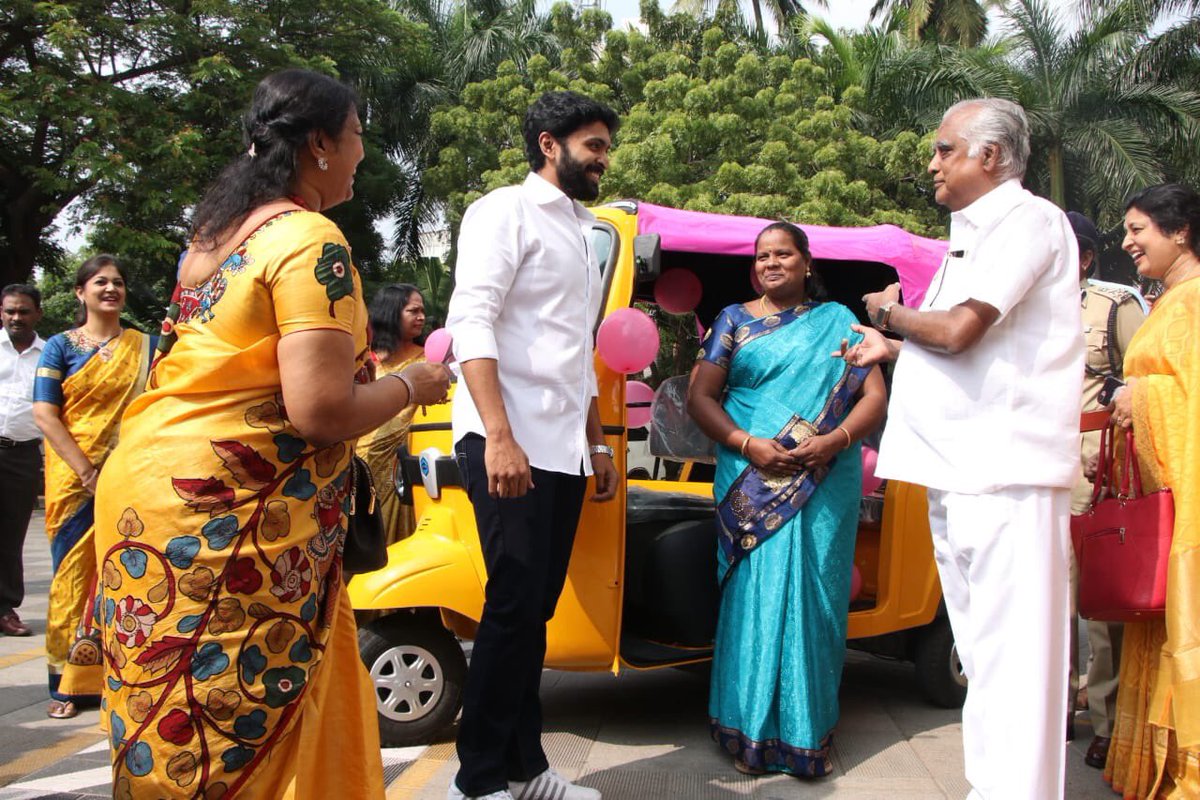 iamVikramPrabhu's tweet photo. #PinkAuto launch! Awesome initiative in Empowering Women. Hope this becomes a strong symbol in the times ahead. So happy to be a part of this meaningful event! Congratulations to @Rotary @rotary3232 and Abirami Ramanathan sir👍👍😊 https://t.co/2z86IhIIrs