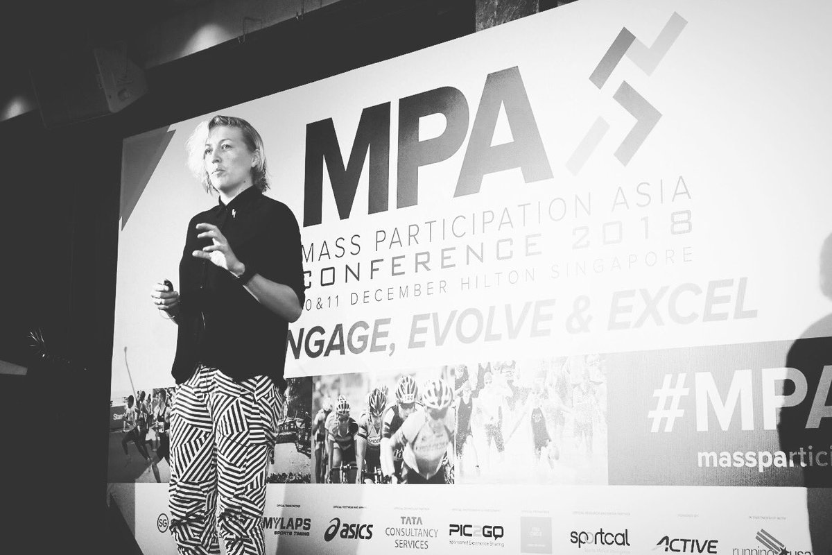 LiziHamer's tweet photo. A fun #StoryHunting session - Teaching methods to #EarnAttention in #BrandedContent, authentic marketing and #ContentStrategy. #MPASIA18 #MPA18 https://t.co/T770o3mg8p
