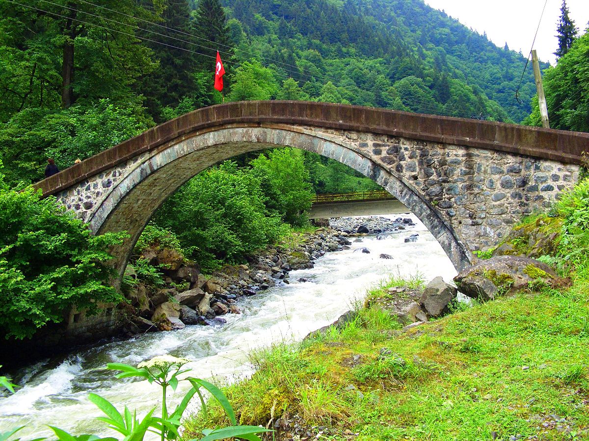 Adelphia_Tours's tweet photo. Avete mai pensato di visitare la regione settentrionale della #Turchia sul Mar Nero? Tra #castelli bizantini, #monasteri ortodossi, #moschee e madrase, ponti romani, tradizionali borghi e grotte carsiche, la regione del Mar Nero è un vero e proprio gioiello nascosto!
#Istanbul https://t.co/YyjlxYJci3