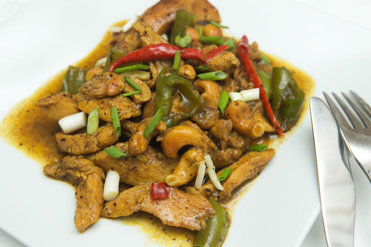 AlreadySpiced's tweet photo. #Biibiba oo!!!! 

Avoid rushing for Christmas chicken o! 🚕💨
Taking orders for Christmas🎄💫

Order ready-to-cook chicken stir-fry and make this Curry Chicken Cashew nuts stir-fry sauce! 

We deliver 🏍💨! #itsalreadyspiced #food #Ghana https://t.co/Lw2QG3rXxL