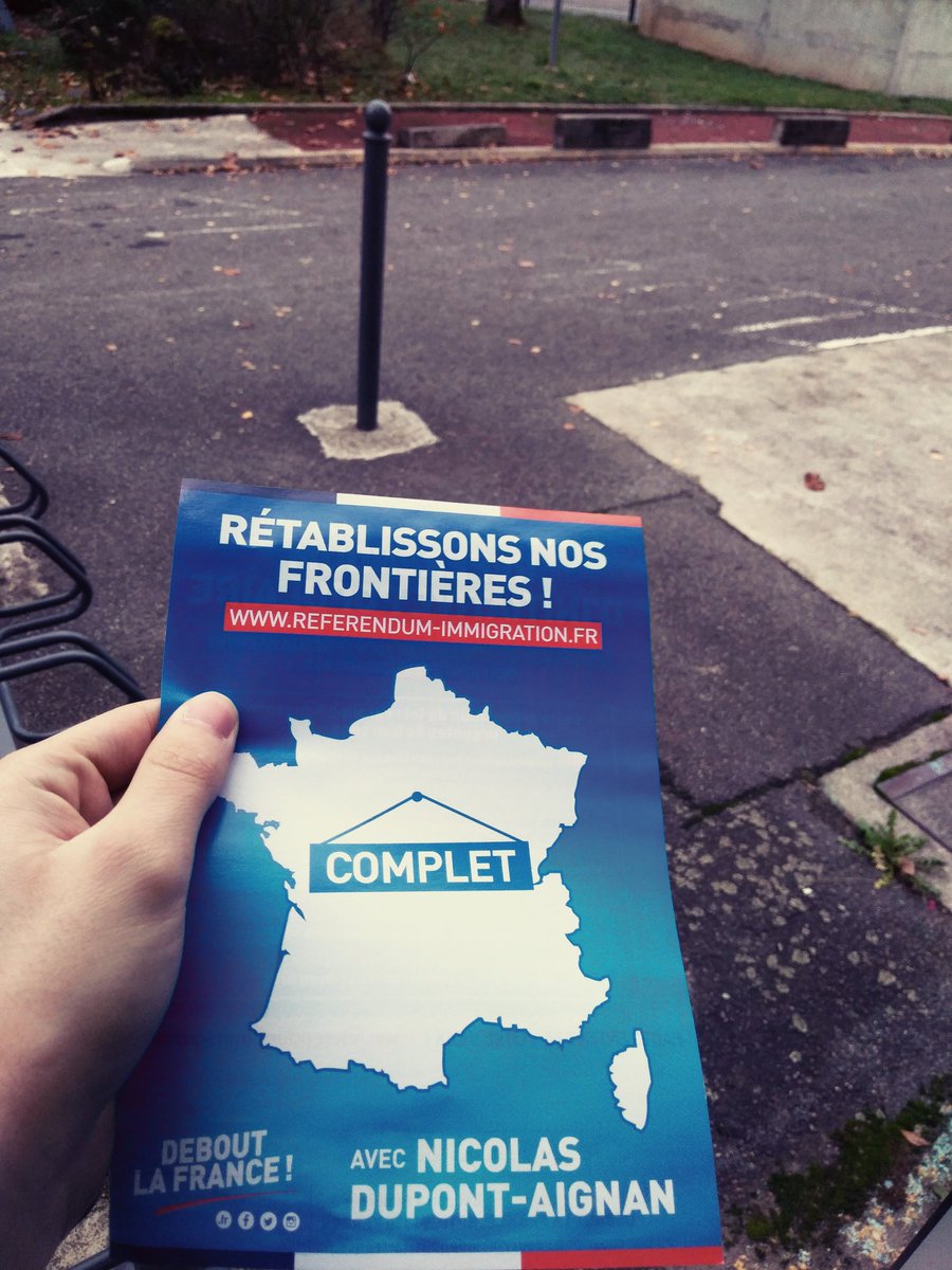 DLFHtVienne's tweet photo. ⛔️🌐 Au lendemain de la signature du #PacteDeMarrakech, les militants haut-viennois de #DLF 🇫🇷 sont sur le terrain et militent pour demander un #Référendum sur l'#Immigration ! 

📝 Pour signer la pétition ⬇️
https://t.co/LXQ0ObThoF

#NeVousLaissezPlusFaire 🇫🇷 https://t.co/QhaPXa7PTx